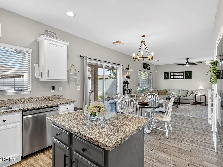 118 W Dragon Tree Ave — Photo 15