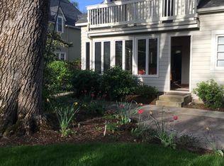 1992 University St, Eugene, OR 97403