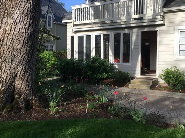 (undisclosed Address), Eugene, OR 97403