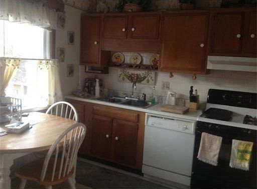 4th image of 132 Easton St