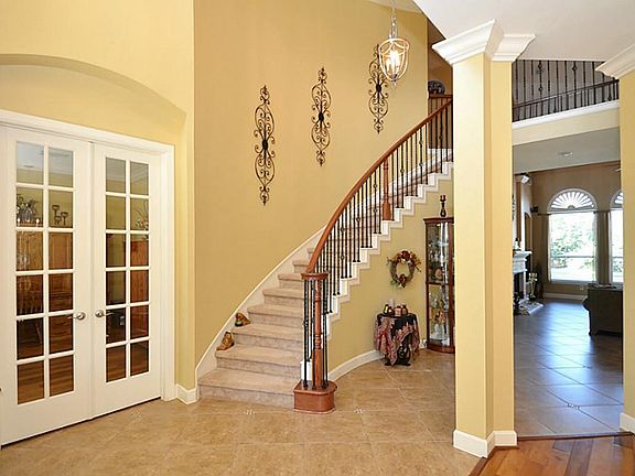 4th image of 5914 Hawthorne Garden Way