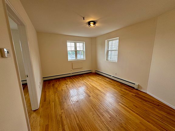 5th image of 2311 37th St APT 4R