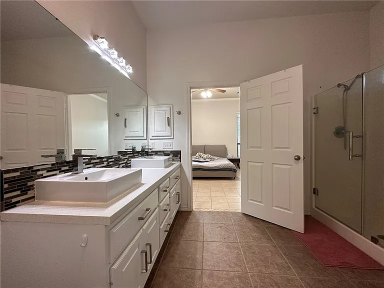 913 Delrey Dr — Photo 24