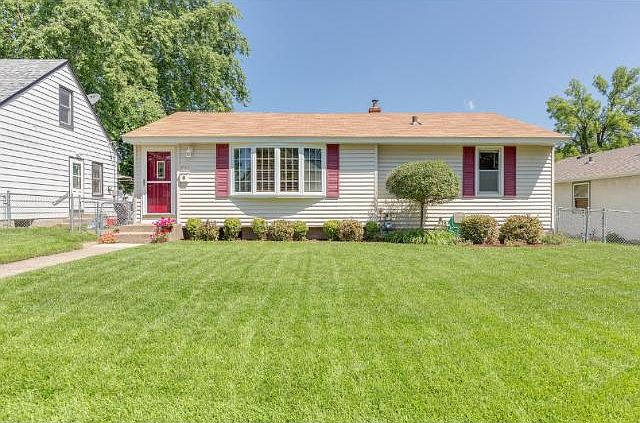 1st image of 251 Poplar St E