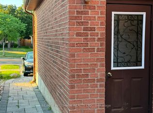 504 Bristol Rd #A, Newmarket, ON L3Y6P8