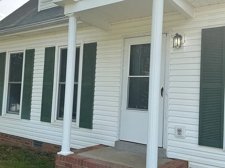 910 Dolphin Ln — Photo 4