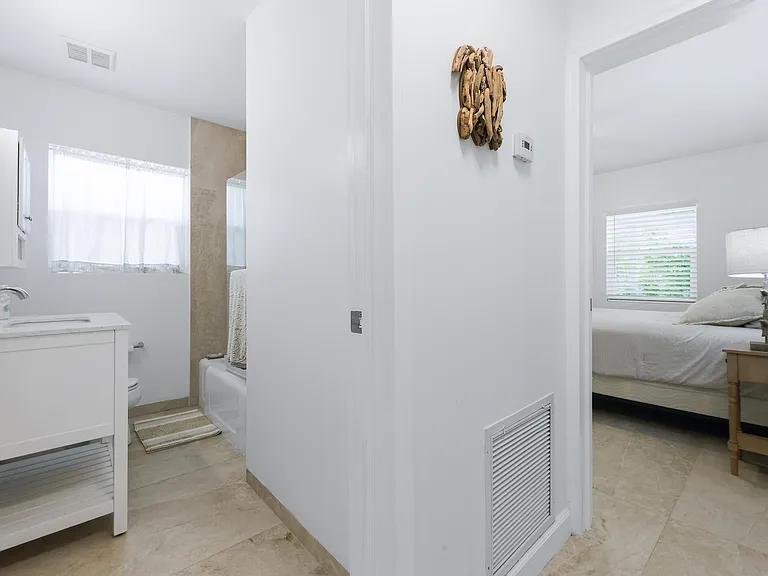 221 Princeton Dr — Photo 12