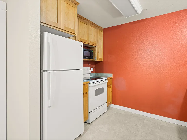 2221 McCall Dr — Photo 4