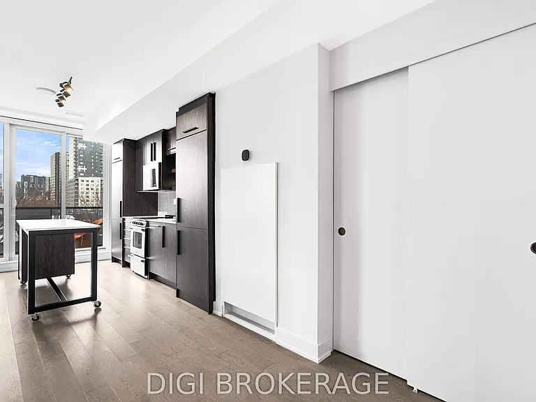 560 Rideau St #303 — Photo 7