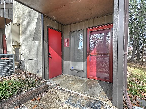 3rd image of 115 Beechnut St APT E1