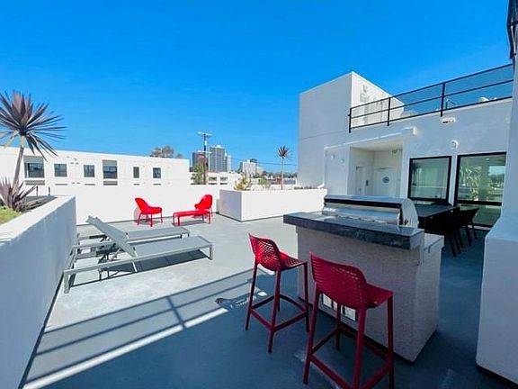 5th image of 1550 Brockton Ave #101