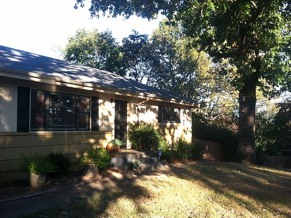 2nd image of 525 Acorn Ct