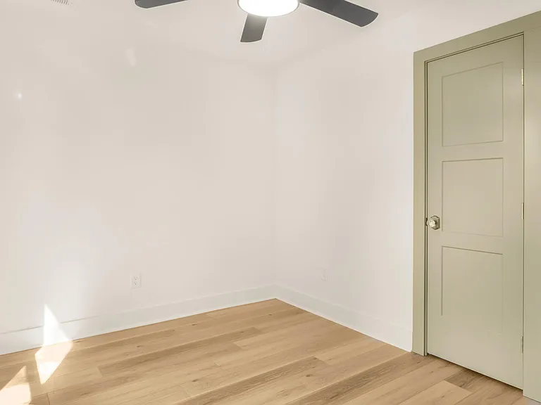 571 Buford St NW — Photo 17