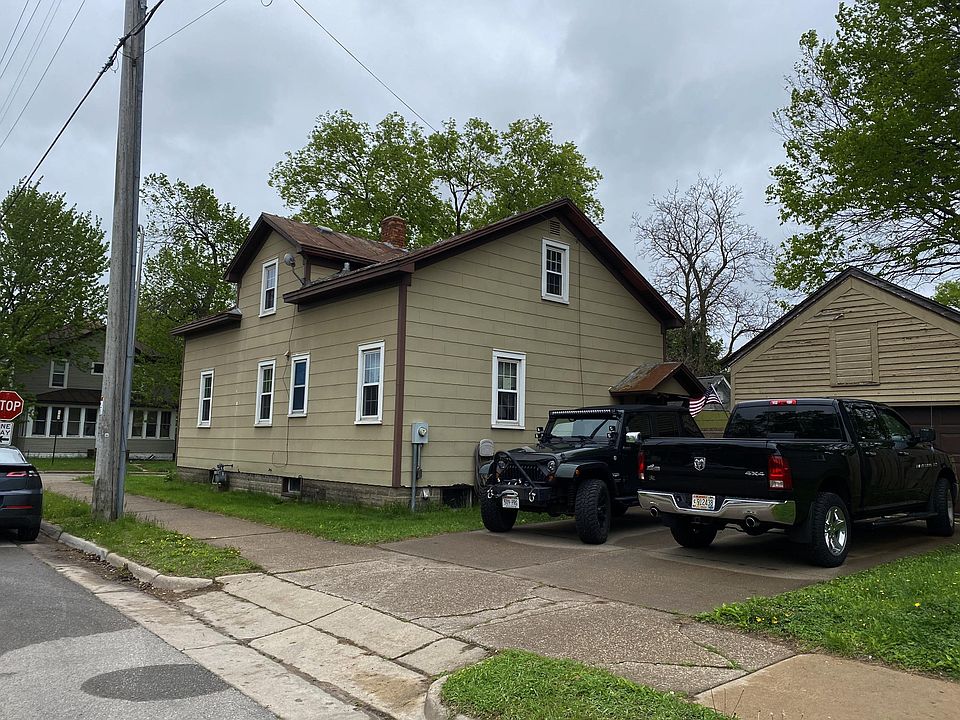 2nd image of 333 Rose St