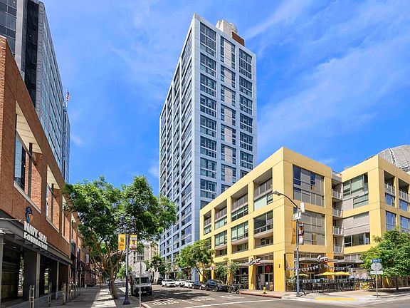 3rd image of 321 10th Ave Unit 902