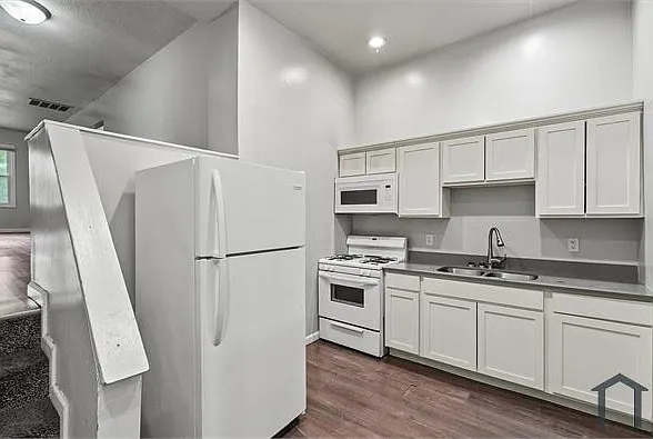 2568 W 19th Pl — Photo 15