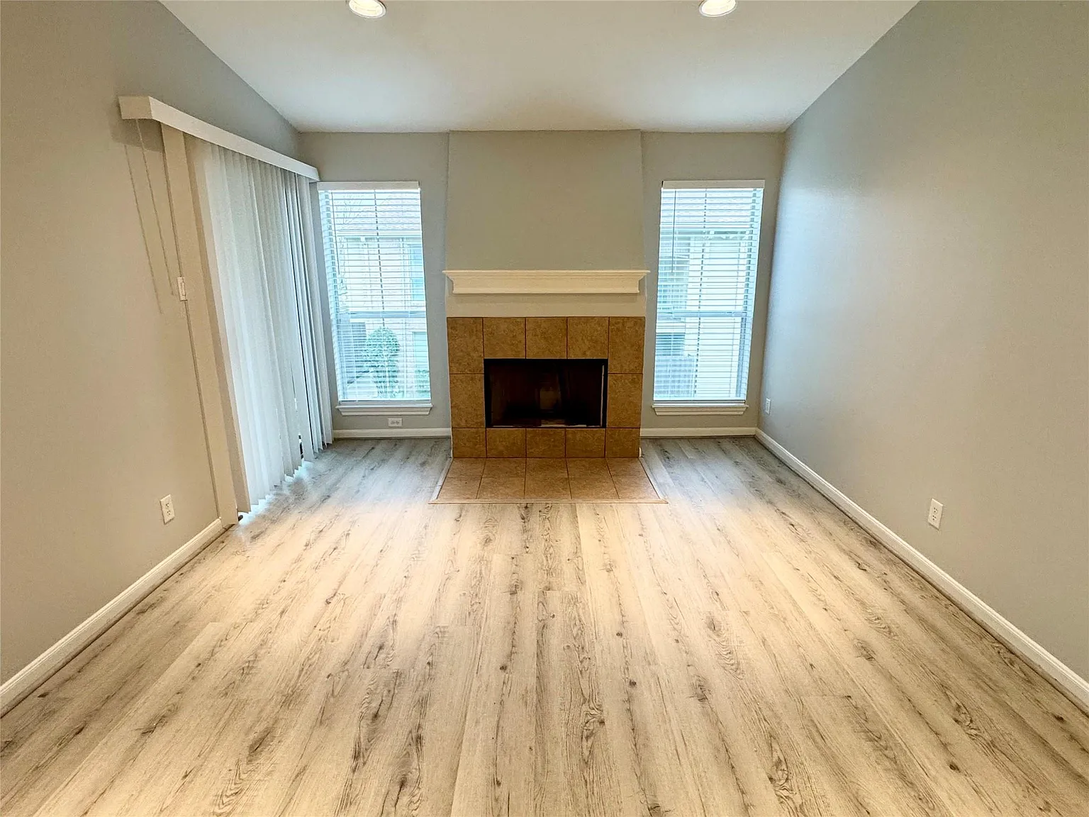 1 bed, 1.0 bath, 714 sqft, $1,150 — Photo 2
