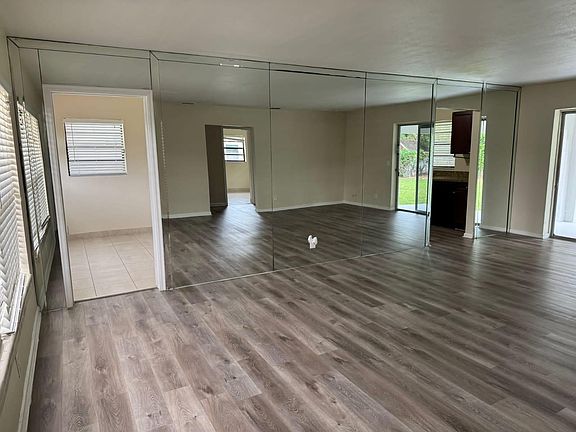 5th image of 513 Dolphin Drive
