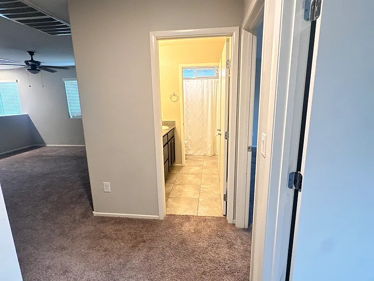 White Opal St — Photo 17