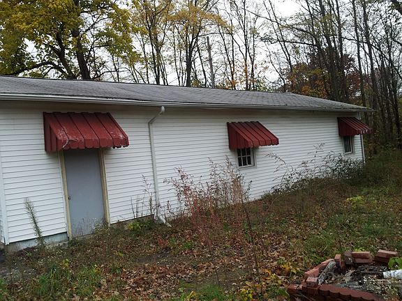4th image of 229 Andrew St
