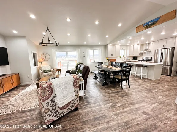 50 Shriver Ln, Pinedale, WY 82941