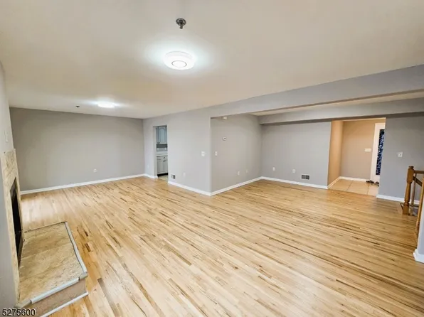 855 Valley Brook Ave APT 3E, Lyndhurst Twp., NJ 07071