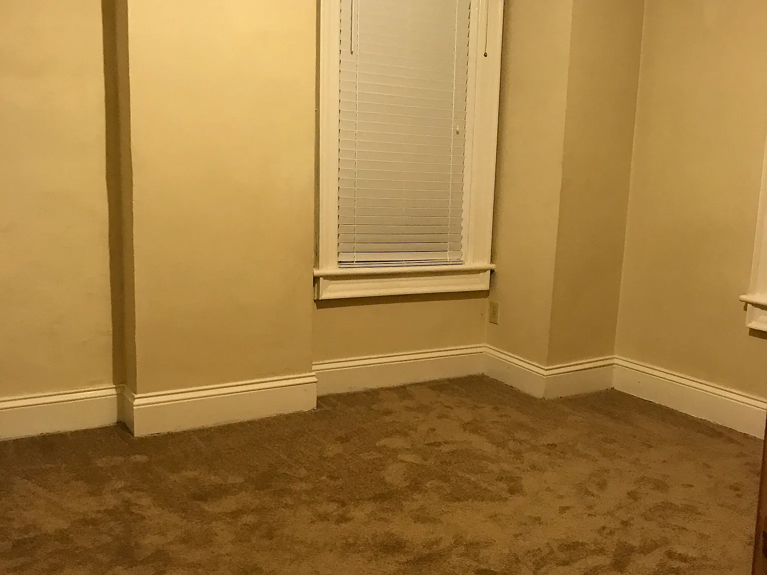4 bed, 2400 sqft, $2,400 — Photo 3