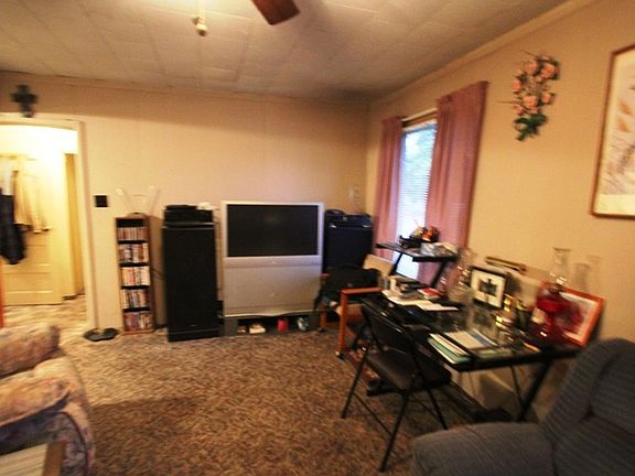 3rd image of 921 River St
