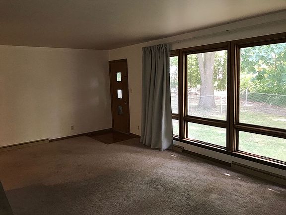 2nd image of 3539 Cardinal Dr