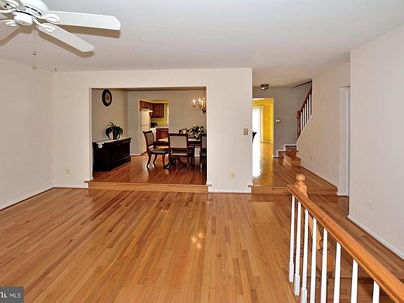 5th image of 10135 Oakwood Chase Ct