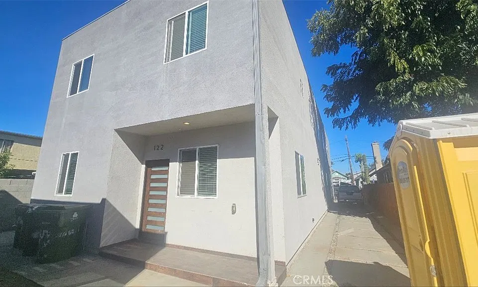 122 W 55th St
