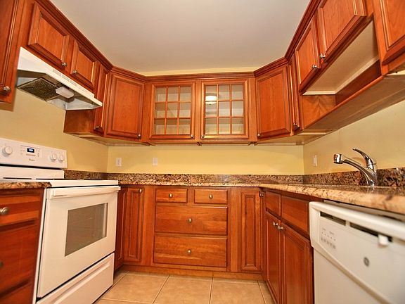 4th image of 750 SE Streamlet Ave