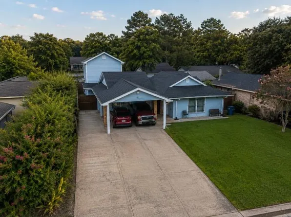 114 W Mitchell Rd, Houston, TX 77037