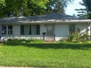 1201 Eldridge Ave W, Roseville, MN 55113