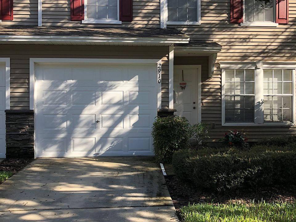 1st image of 2910 Amber Oak Dr