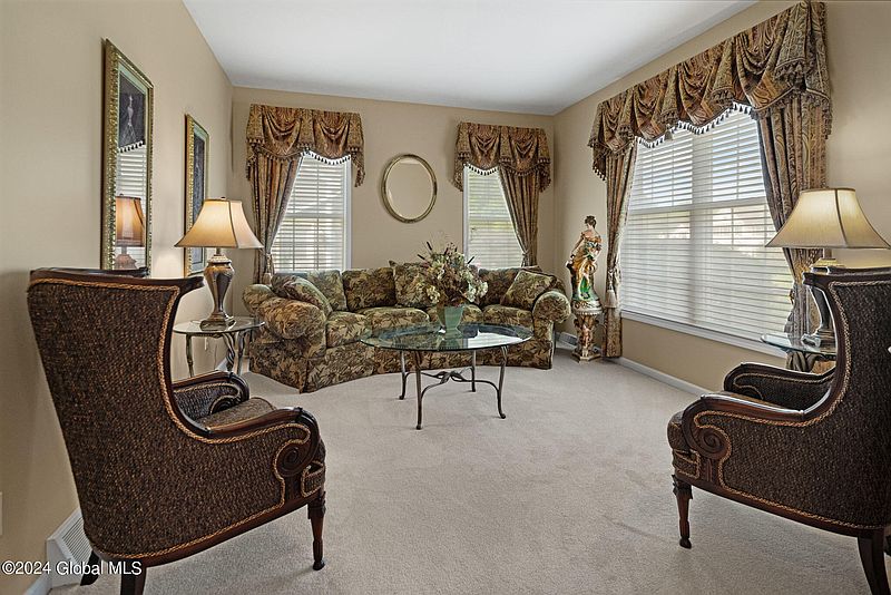 2nd image of 5 Wallbrook Court