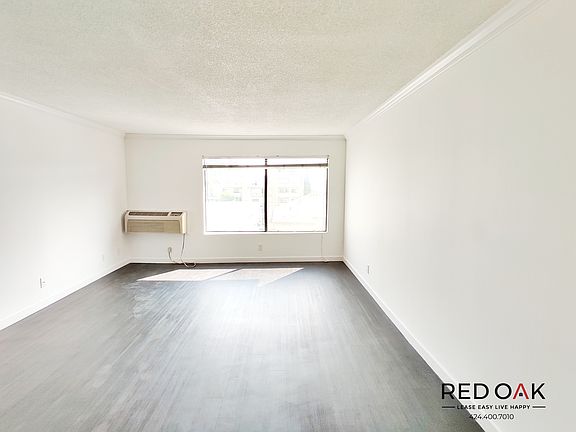 3rd image of 1522 N Formosa Ave #313
