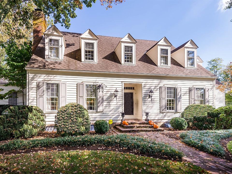 1st image of 455 Woodlake Way