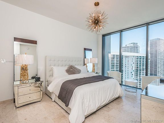4th image of 68 SE 6th St APT 3403