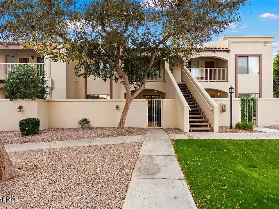 1017 E Maryland Ave #116