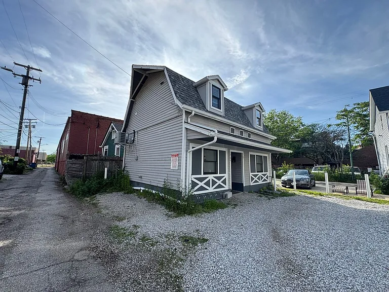 1966 Randall Rd — Photo 3