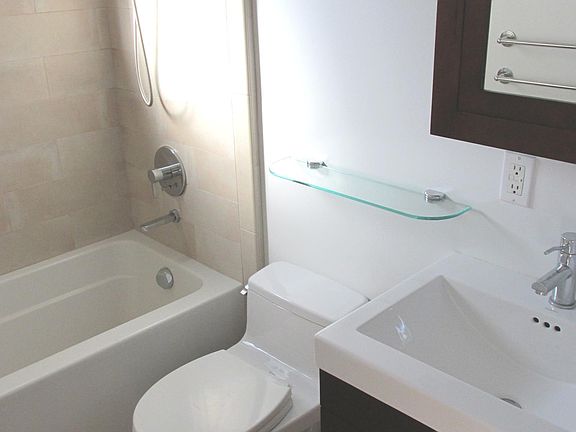 5th image of 61 Roque Moraes Dr APT 1