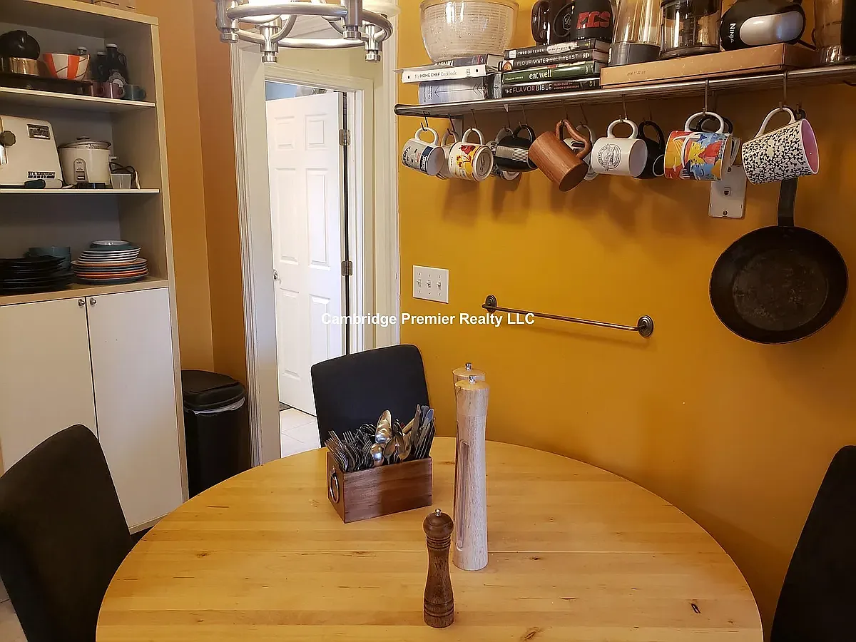 3 bed, 1200 sqft, $4,000 — Photo 2