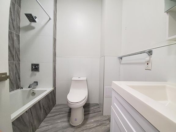 4th image of 326 Randolph Ave #37D