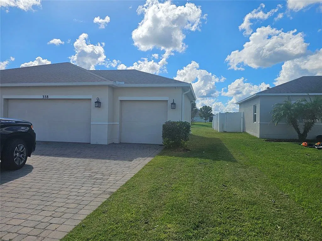 3 bed, 2.0 bath, 2087 sqft, $1,925 — Photo 4