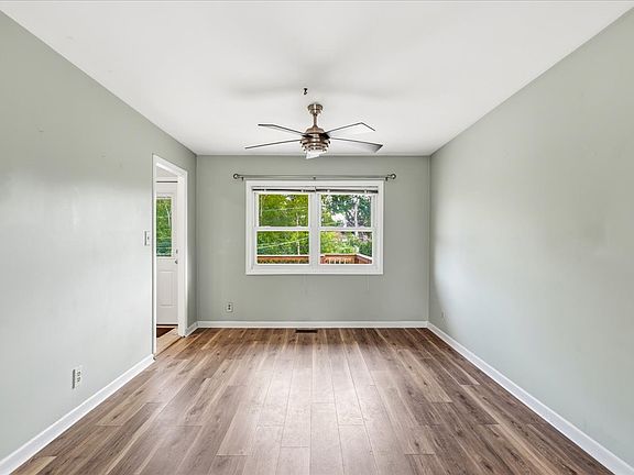 4th image of 315 S Park Blvd