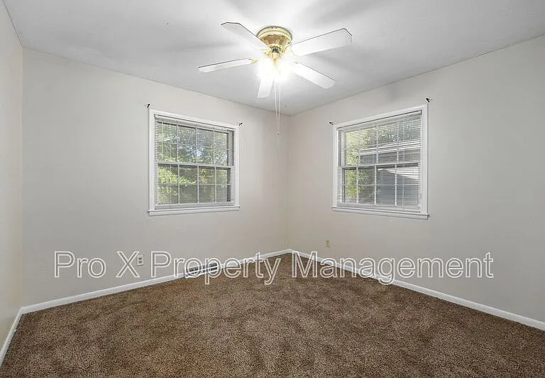 2111 S Ventura Ave — Photo 10