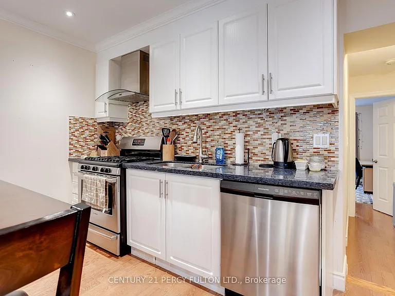 209 Coxwell Ave #MAIN — Photo 3