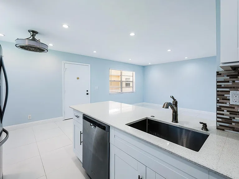 507 Capri Pl #K — Photo 5