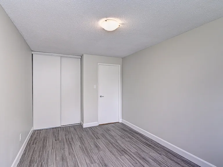255 Belsyde Ave E — Photo 18